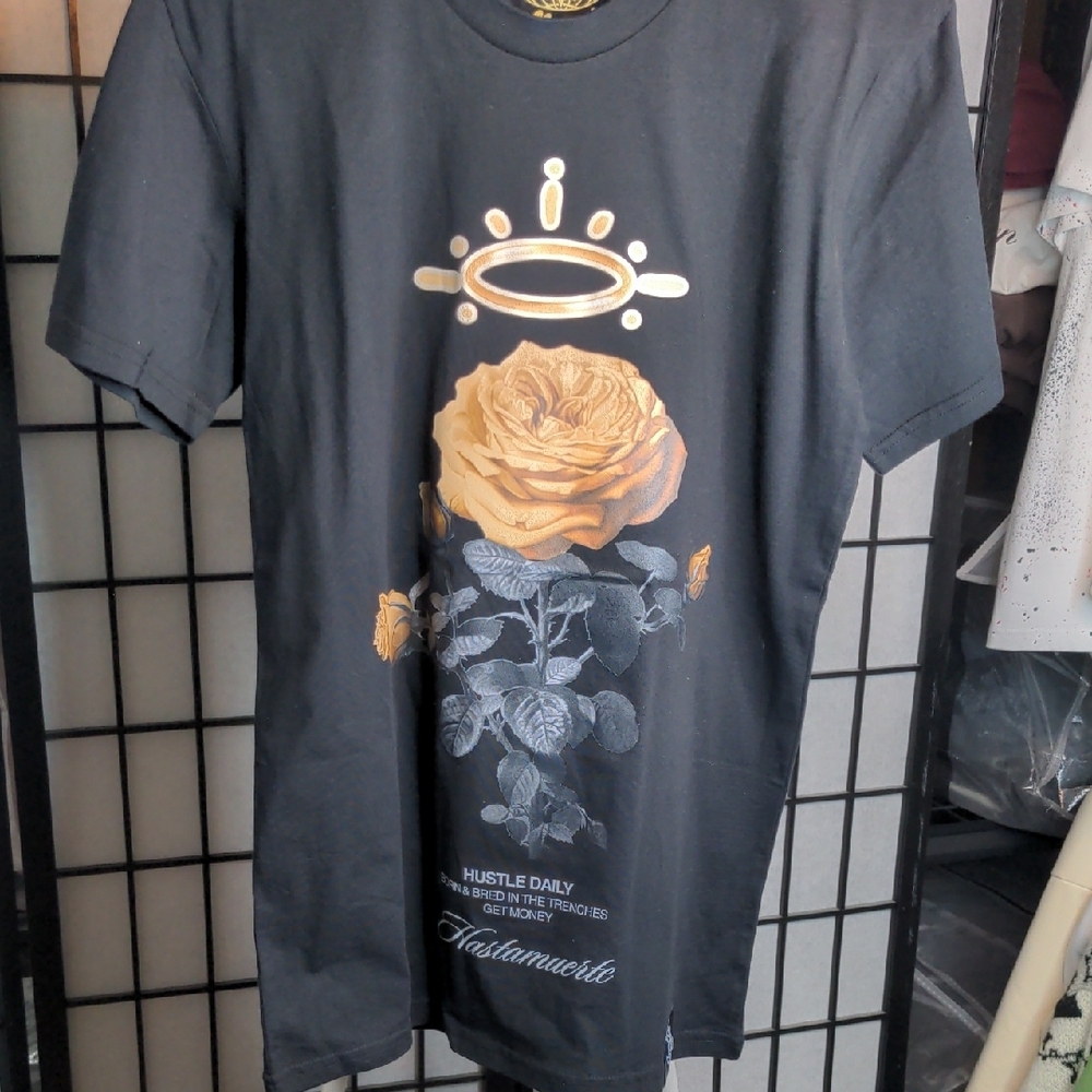 [NWOT] HASTAMUERTE Black and Gold Graphic T-Shirt for Men